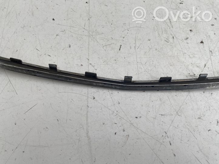 Toyota Avensis T220 Oberes Gitter vorne 5311405050B