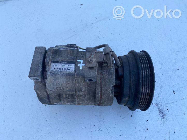 Toyota Avensis T220 Ilmastointilaitteen kompressorin pumppu (A/C) 4472203435