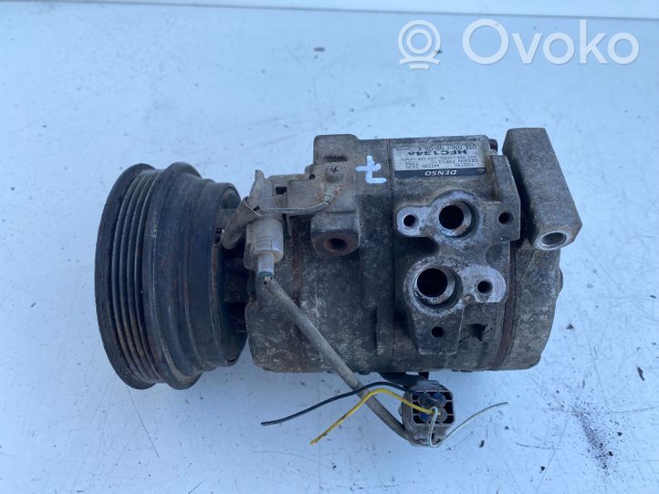 Toyota Avensis T220 Ilmastointilaitteen kompressorin pumppu (A/C) 4472203435