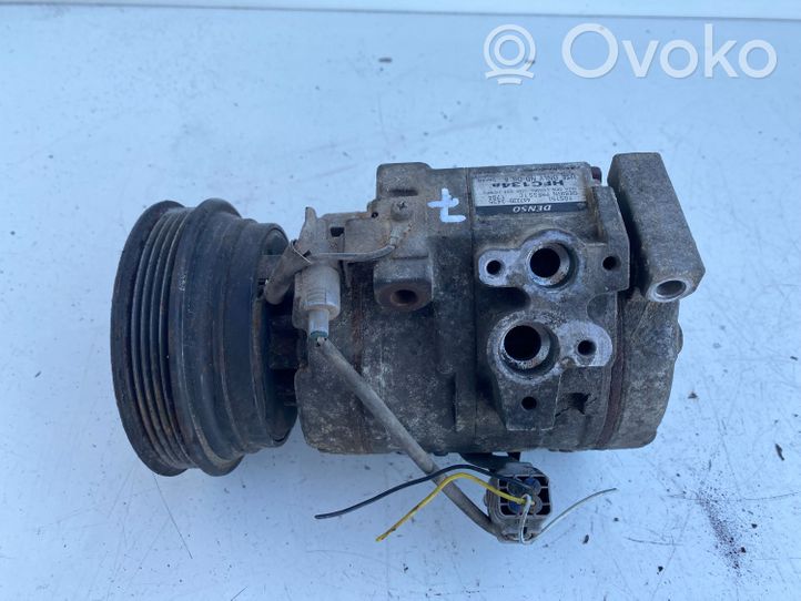 Toyota Avensis T220 Ilmastointilaitteen kompressorin pumppu (A/C) 4472203435