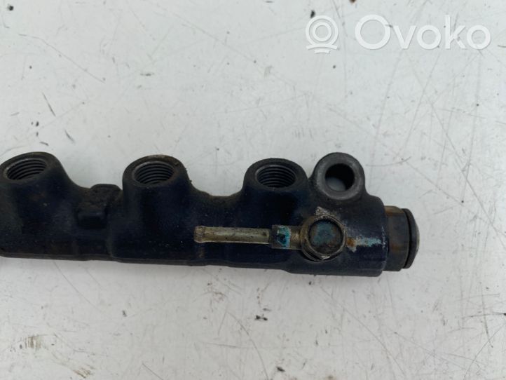 Toyota Avensis T220 Tuyau de conduite principale de carburant 8945812010