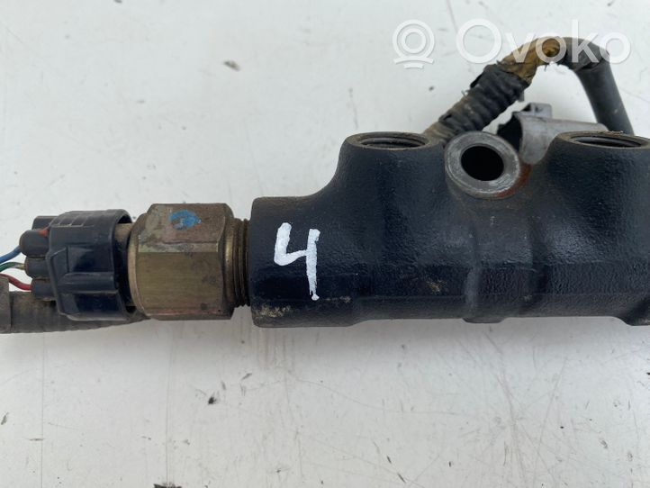 Toyota Avensis T220 Tuyau de conduite principale de carburant 8945812010