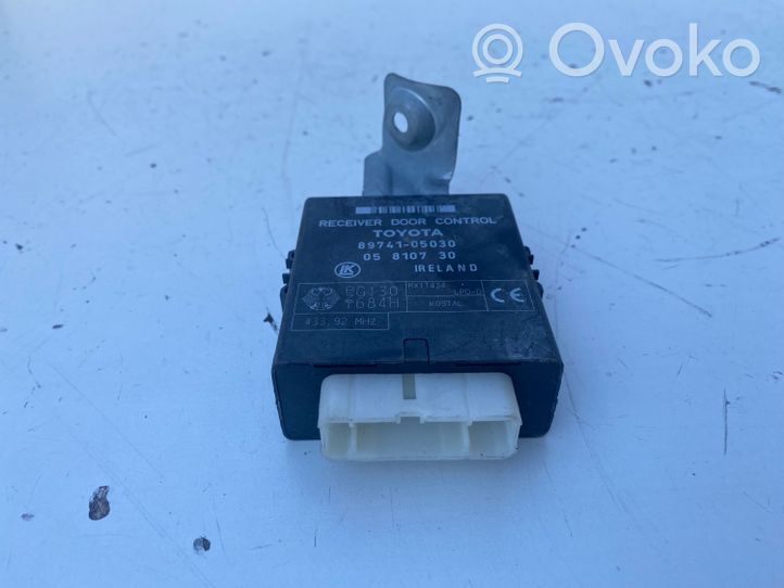 Toyota Avensis T220 Durų elektronikos valdymo blokas 8974105010