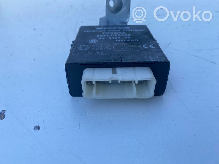 Toyota Avensis T220 Durų elektronikos valdymo blokas 8974105010