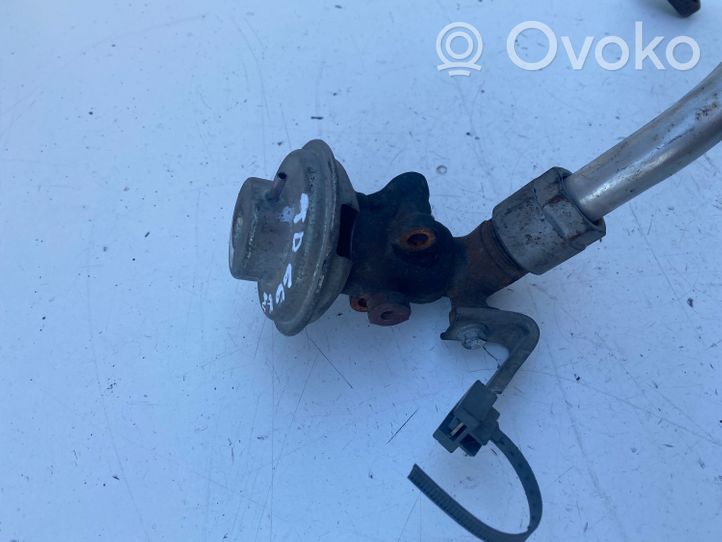 Toyota Avensis T220 EGR-venttiili 2562064160