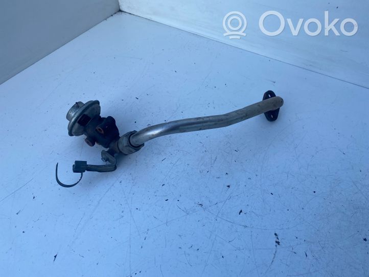 Toyota Avensis T220 EGR-venttiili 2562064160