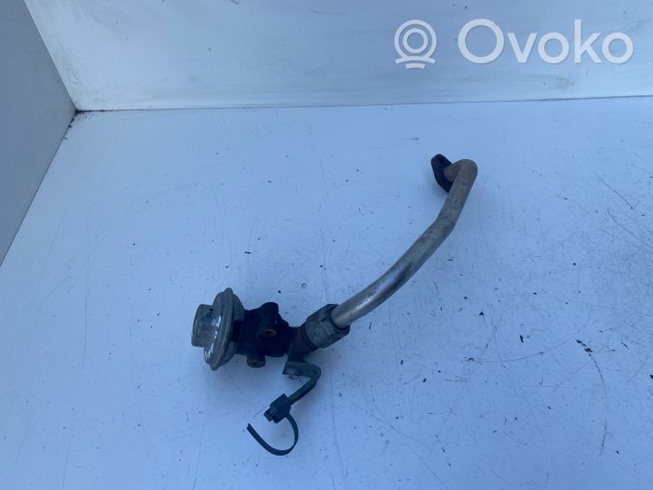 Toyota Avensis T220 EGR-venttiili 2562064160