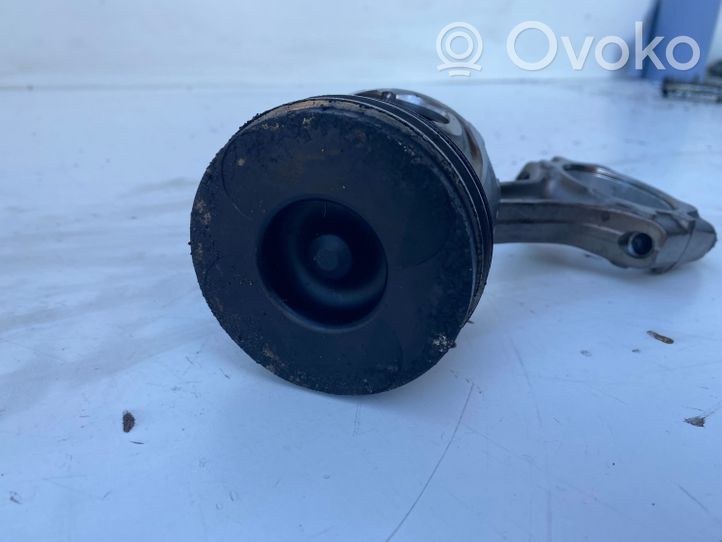 Toyota Avensis T220 Piston avec bielle 