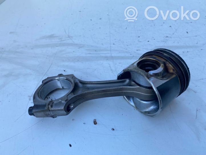 Toyota Avensis T220 Piston avec bielle 