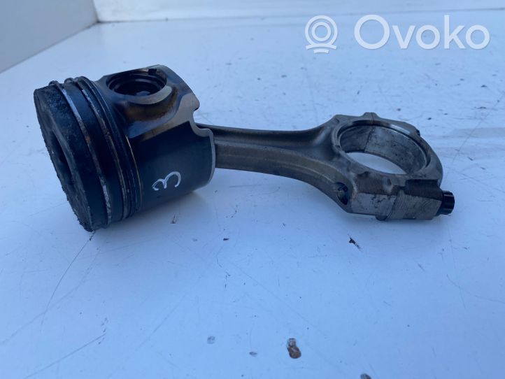 Toyota Avensis T220 Piston with connecting rod 