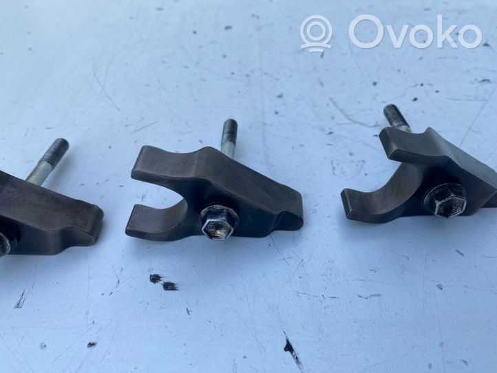 Toyota Avensis T250 Support de pince d'injecteur de carburant 