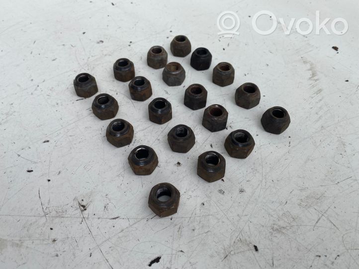 Toyota Previa (XR30, XR40) II Nuts/bolts 