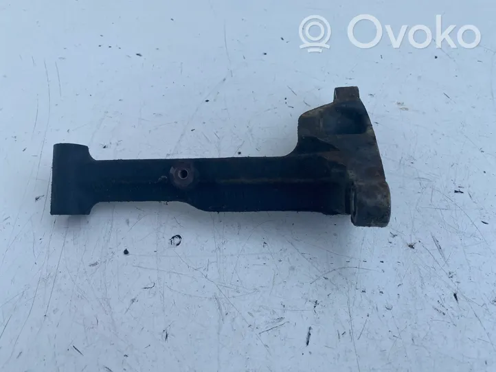 Toyota Avensis T250 Supporto di montaggio del motore (usato) 3311805010