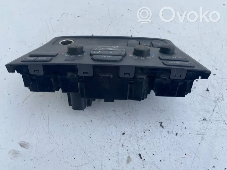 Volvo V70 Climate control unit 7923