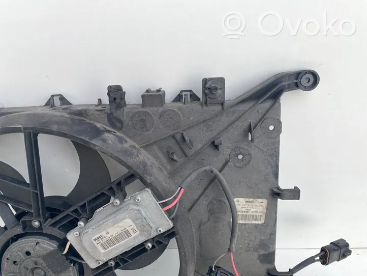 Volvo V70 Jäähdyttimen jäähdytinpuhaltimen suojus 30636445