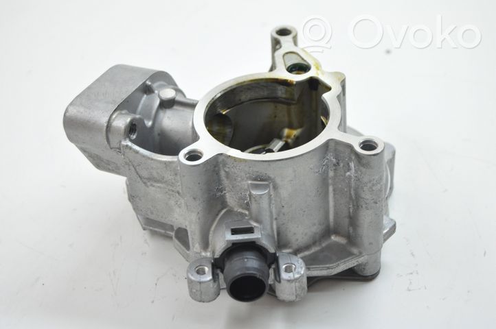 Volkswagen PASSAT B8 Vacuum pump 06L145100F