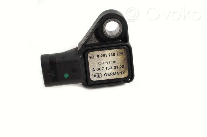 Mercedes-Benz G W461 463 Sensore di pressione A0071533128