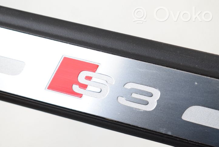 Audi A3 S3 8V Set di rifiniture davanzale (interno) 8V3853491A