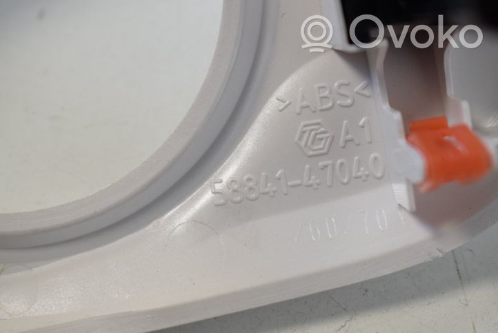 Toyota Prius (XW50) Rivestimento in plastica cornice della leva del cambio 5884147040