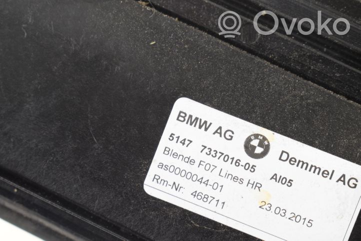 BMW 5 GT F07 Sivuhelman/astinlaudan suoja 7337016
