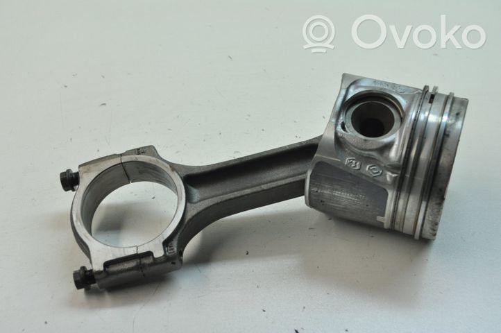 Nissan Qashqai+2 Piston 