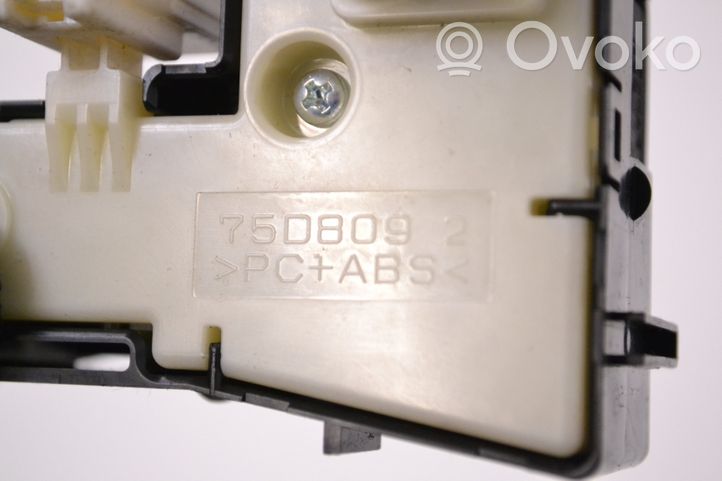 Toyota Prius (XW30) Un conjunto de interruptores 7575D809