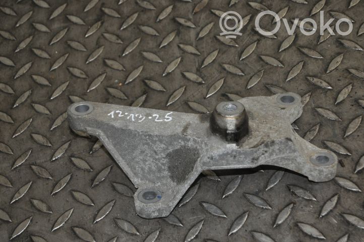 Volvo V40 Supporto di montaggio scatola del cambio 8M517M125MA