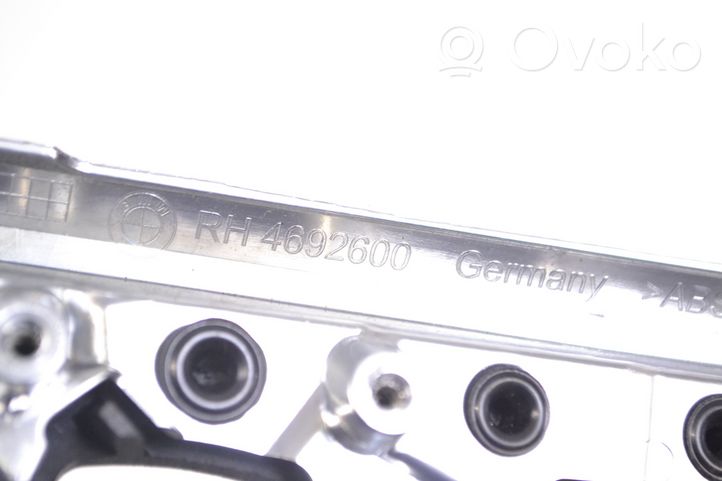 BMW 6 F12 F13 Kojelaudan hansikaslokeron lista 4692600