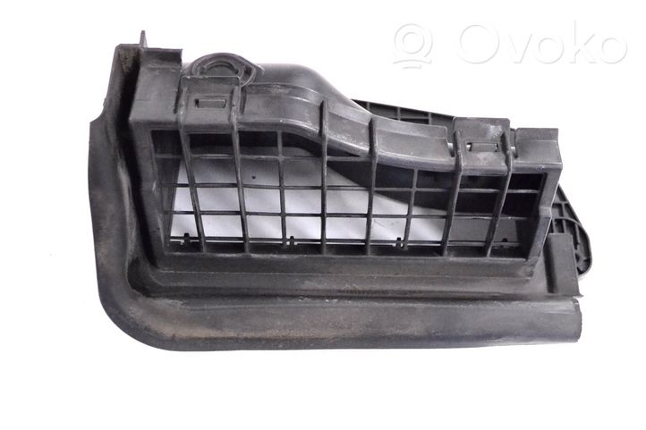 Mercedes-Benz A W176 Prowadnica powietrza intercoolera A2468300224