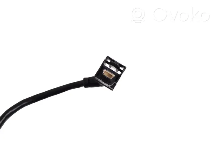 Tesla Model X Enchufe conector USB 104753700C