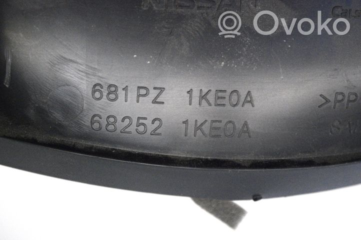 Nissan Juke I F15 Kojelaudan alempi verhoilu 682521KE0A