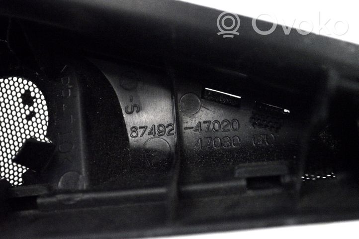 Toyota Prius (NHW20) Maskownica centralnego głośnika deski rozdzielczej 6749247020