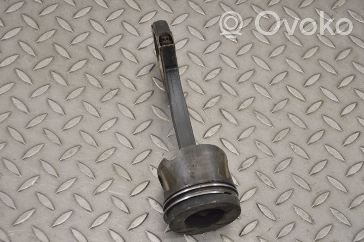 Mercedes-Benz CLS C219 Piston 6423077