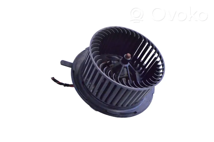Volkswagen Jetta VI Mazā radiatora ventilators 52813916C