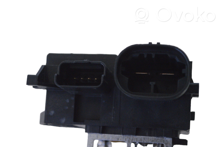 Opel Mokka X Coolant fan relay 9847019780