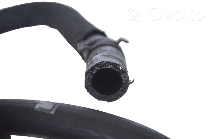 Volkswagen Touareg I Engine coolant pipe/hose 7L6422895M