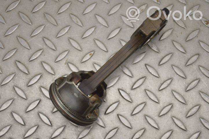 Opel Vectra C Piston 674