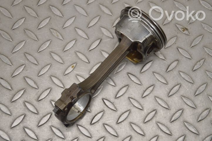 Opel Vectra C Piston 674