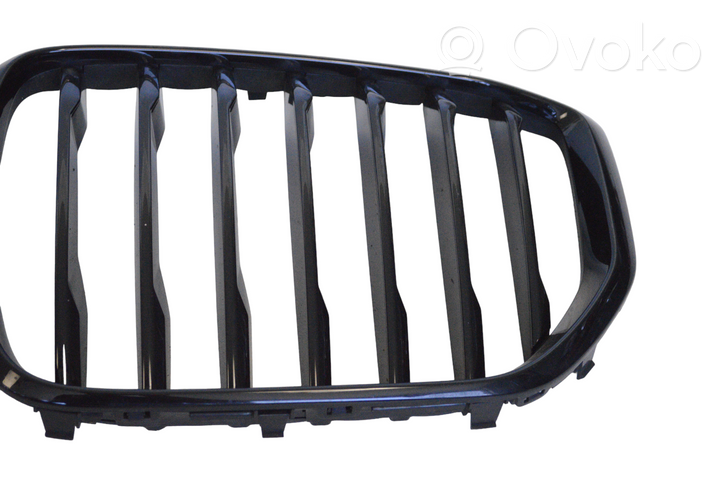 BMW X5 G05 Grille calandre supérieure de pare-chocs avant 7454888