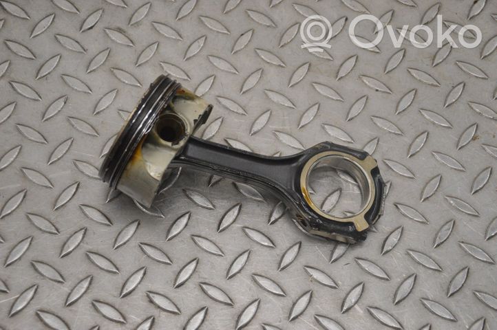 Mercedes-Benz S C217 Piston 2328