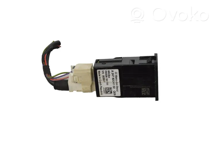 Mercedes-Benz Sprinter W907 W910 Connettore plug in USB A2478204102