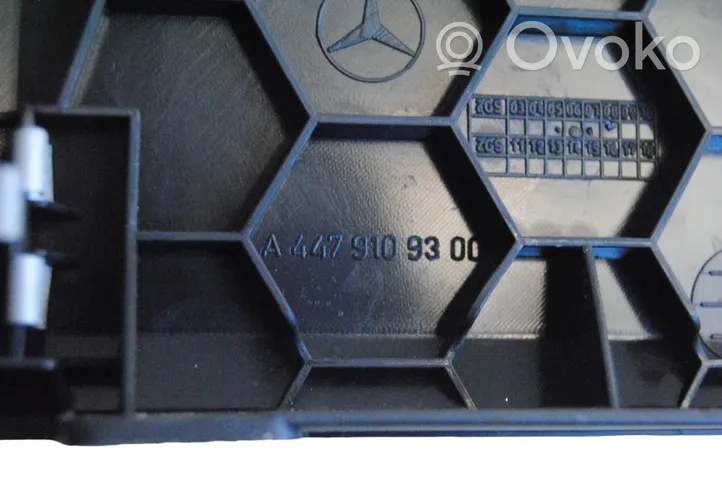 Mercedes-Benz Vito Viano W447 Cornice di rivestimento della regolazione del sedile della portiera anteriore A4479109300