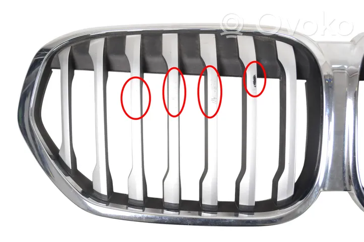 BMW X1 F48 F49 Maskownica / Grill / Atrapa górna chłodnicy 8493450