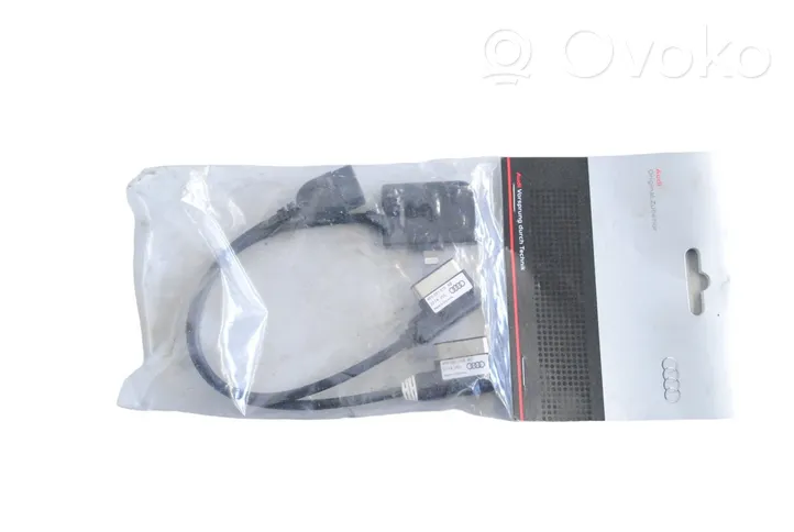 Audi A6 S6 C7 4G AUX-pistokeliitin 4F0051510AC