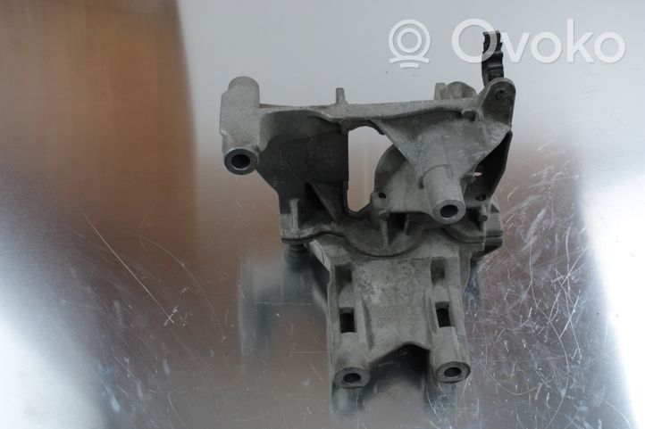 Volkswagen Transporter - Caravelle T5 Support, suspension du moteur 070199343A