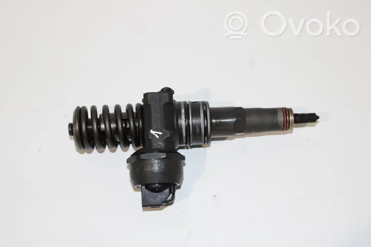 Skoda Fabia Mk1 (6Y) Fuel injector 038130073AJ