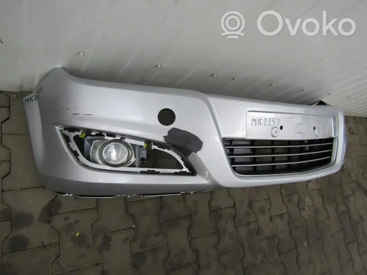 Opel Astra H Front bumper 13225746