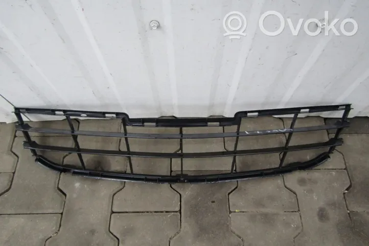 Toyota Previa (XR10, XR20) I Grille inférieure de pare-chocs avant 53112-28210