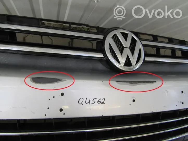 Volkswagen Touareg II Front bumper Zderzak