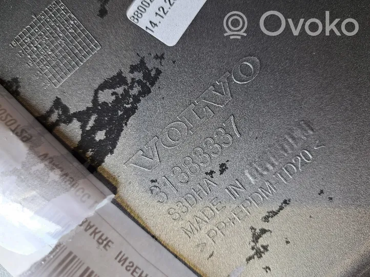 Volvo S90, V90 Takapuskurin alaosan lista VOLVO